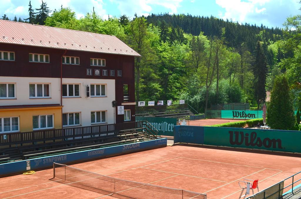 Sport Hotel Gejzirpark Karlsbad Buitenkant foto