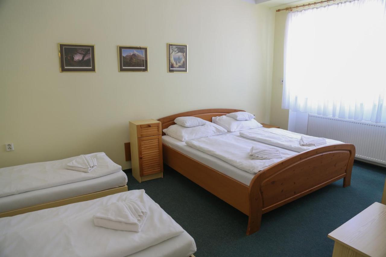 Sport Hotel Gejzirpark Karlsbad Buitenkant foto