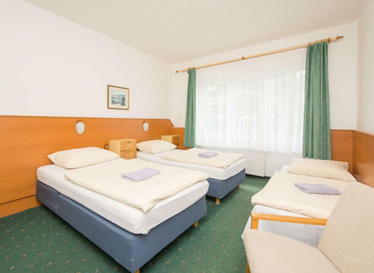 Sport Hotel Gejzirpark Karlsbad Buitenkant foto